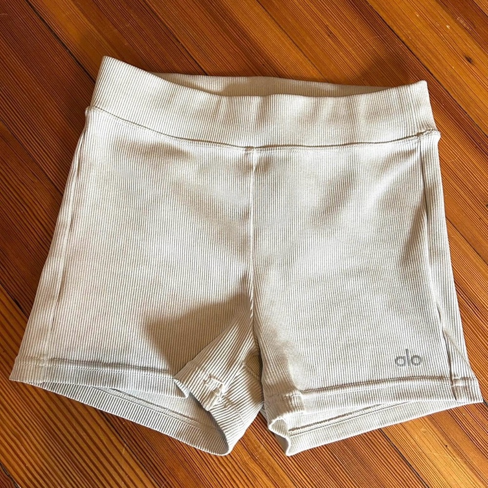 Alo ribbed shorts